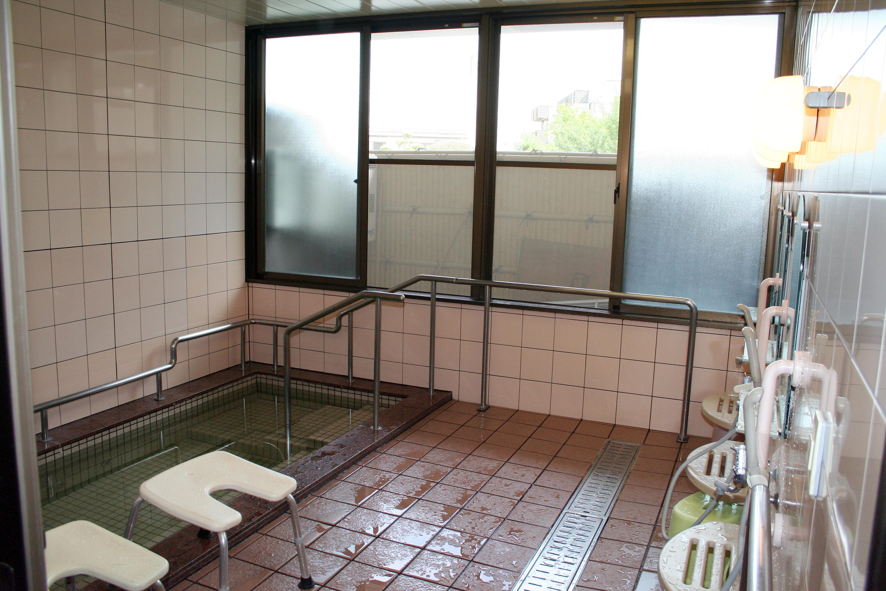 社会福祉法人笠松会　ケアハウス笠松苑　浴室